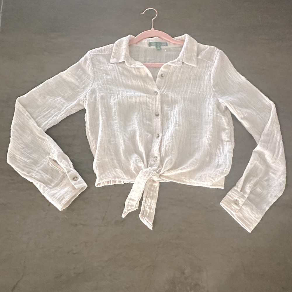 Good luck gem crop and tied button down